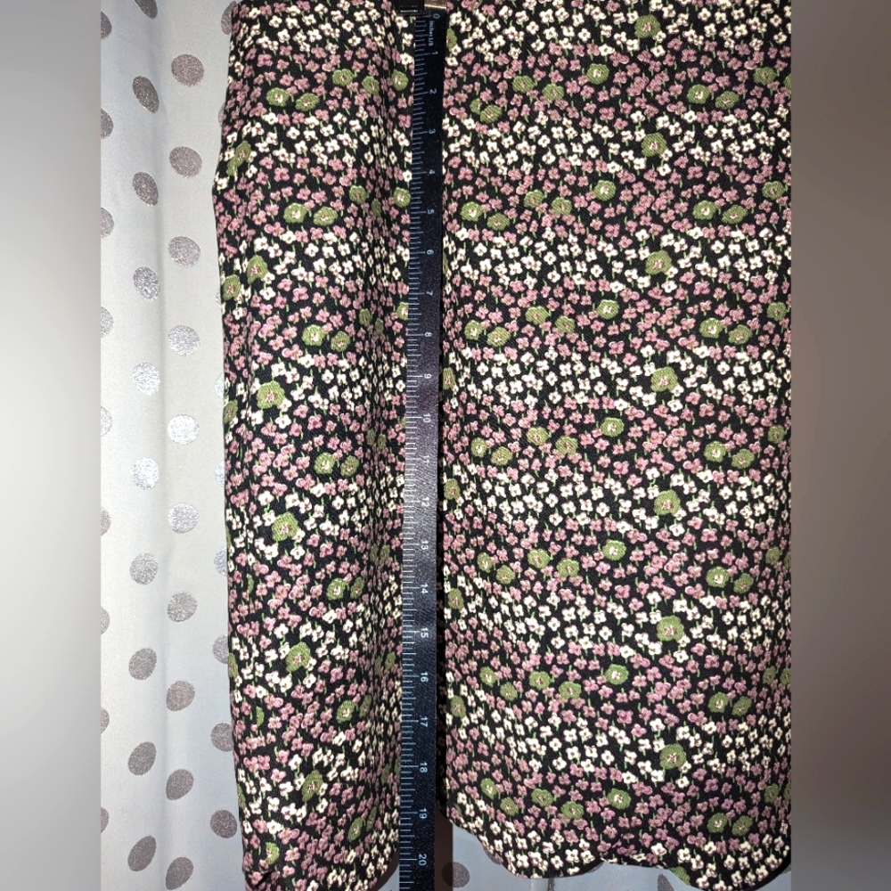 GLAMOROUS CURVE Floral Mini A-Line Skirt with Scalloped Hem 20 NWT - Picture 4 of 12